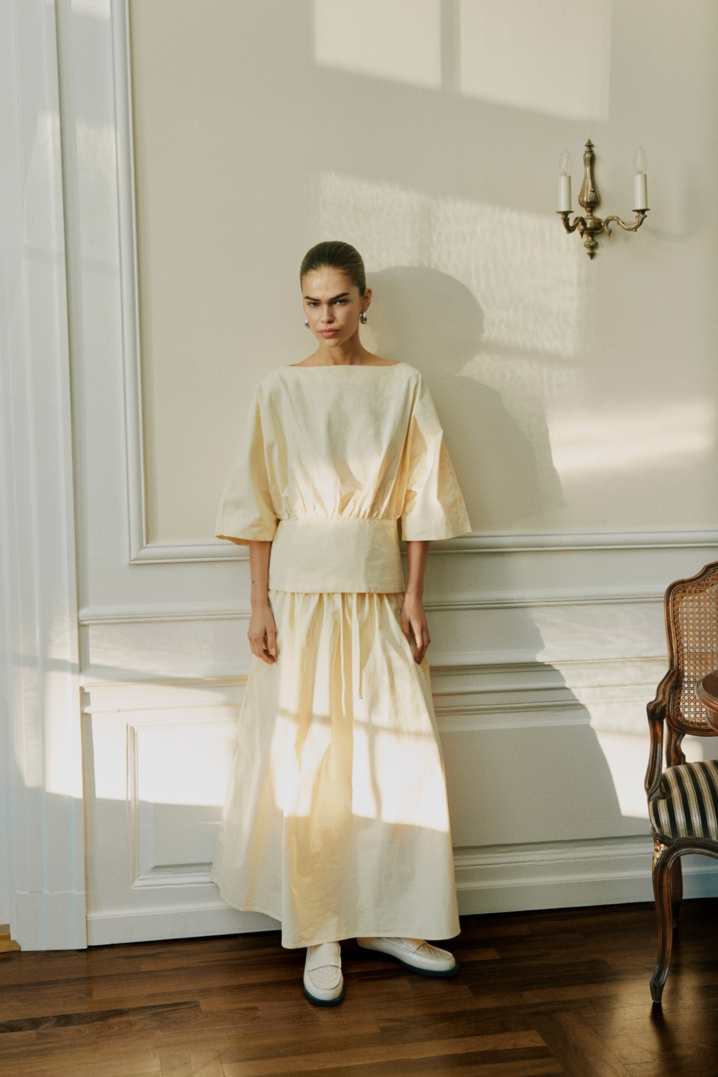 Model wearing Sofie Schnoor S261312 Juneausw Midi Skirt – Light Yellow, shop Sofie Schnoor at Dotique gallery 1