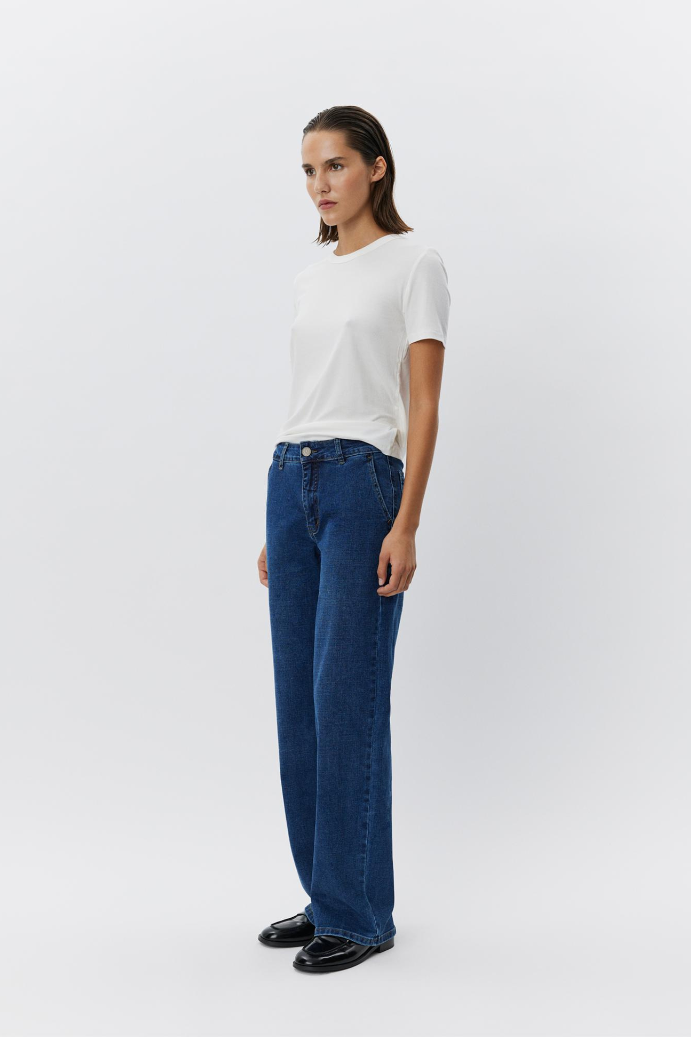 The Sofie Schnoor SNOS414 Nataliasw T-Shirt in white is a clean, versatile staple designed to slot effortlessly into your everyday wardrobe. Sofie Schnoor at Dotique.