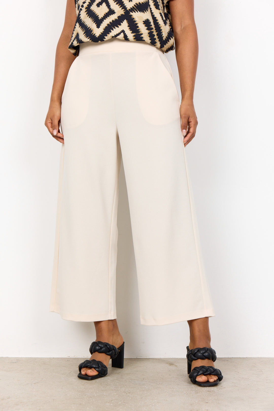 soya-concept-25330-20-1620-8b-sc-siham-36-cream-wide-leg-ankle-grazer-trousers-Dotique-