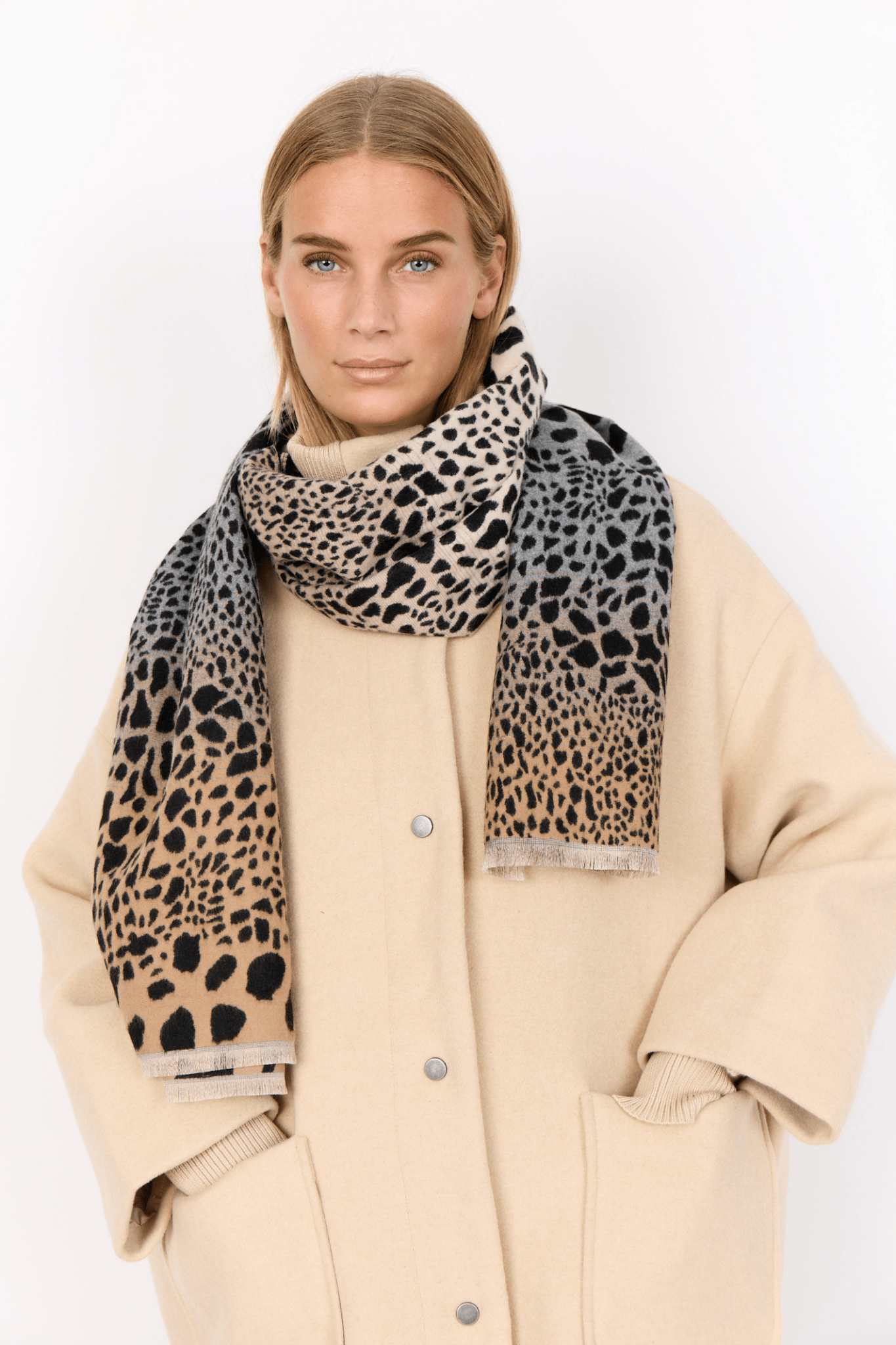 SC-VOISA 1 scarf is crafted from a blend of 60% polyester and 40% viscose. It features an eye-catching animal print with a soft texture and delicate fringe edges. Available at Dotique