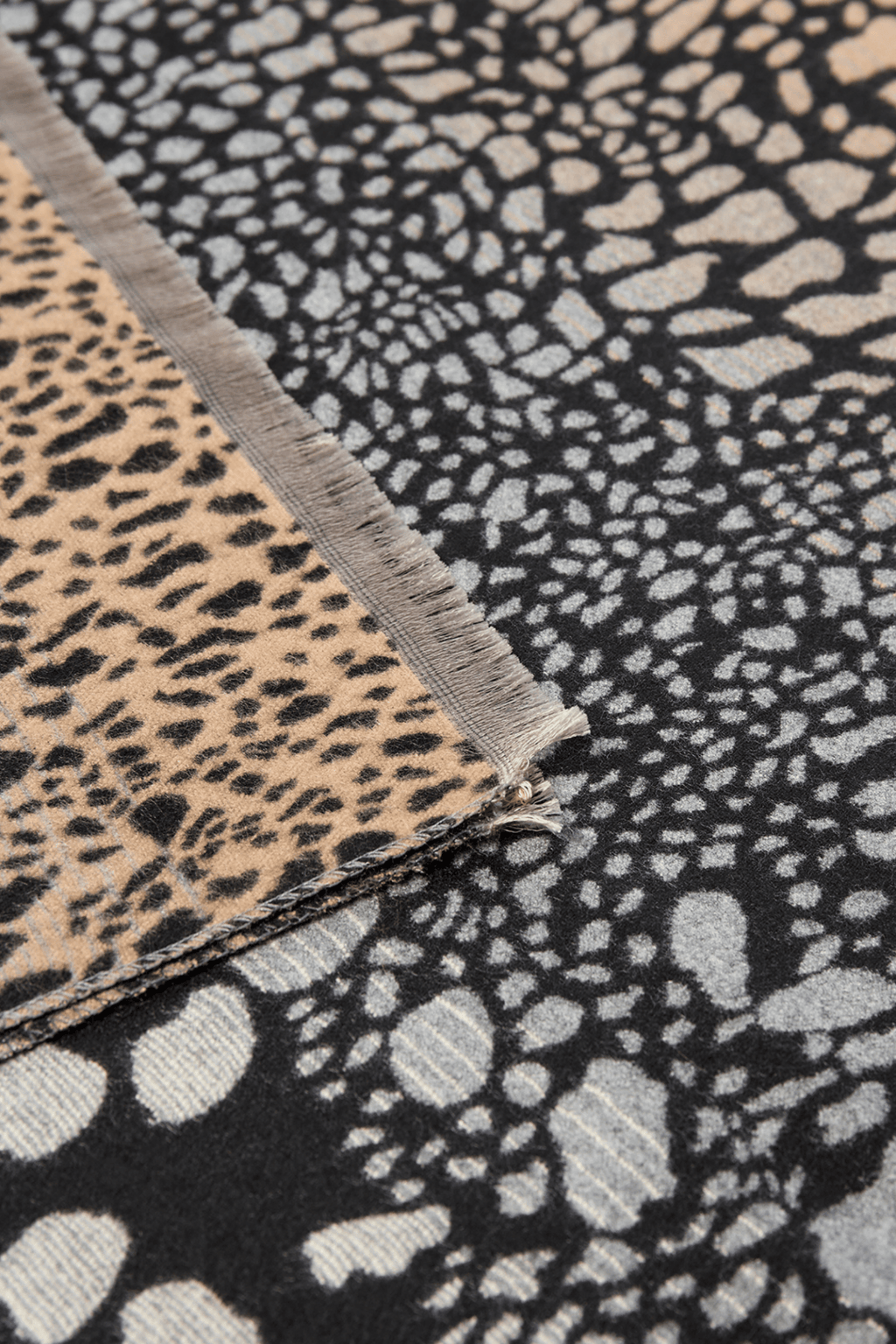 SC-VOISA 1 scarf is crafted from a blend of 60% polyester and 40% viscose. It features an eye-catching animal print with a soft texture and delicate fringe edges. Available at Dotique