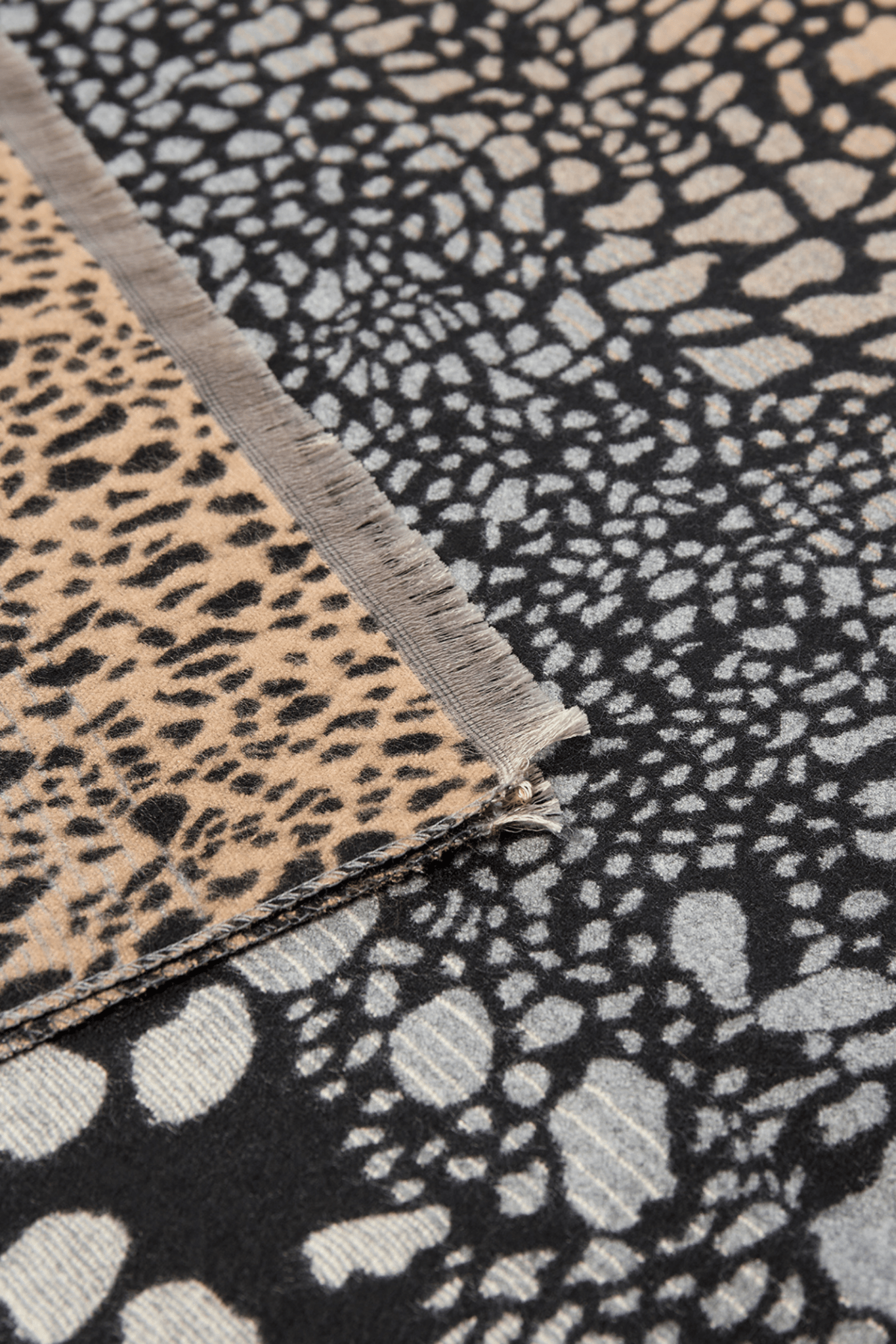 SC-VOISA 1 scarf is crafted from a blend of 60% polyester and 40% viscose. It features an eye-catching animal print with a soft texture and delicate fringe edges. Available at Dotique
