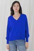 TWNS The Label Boulder electric blue V-neck jumper with side split hem and relaxed fit. Shop Now at Dotique.