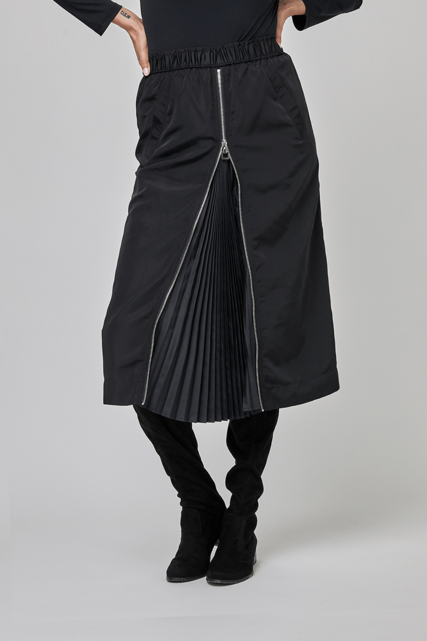 Uchuu CF25 - 203 Black Skirt with Side Pleates - Dotique - Uchuu