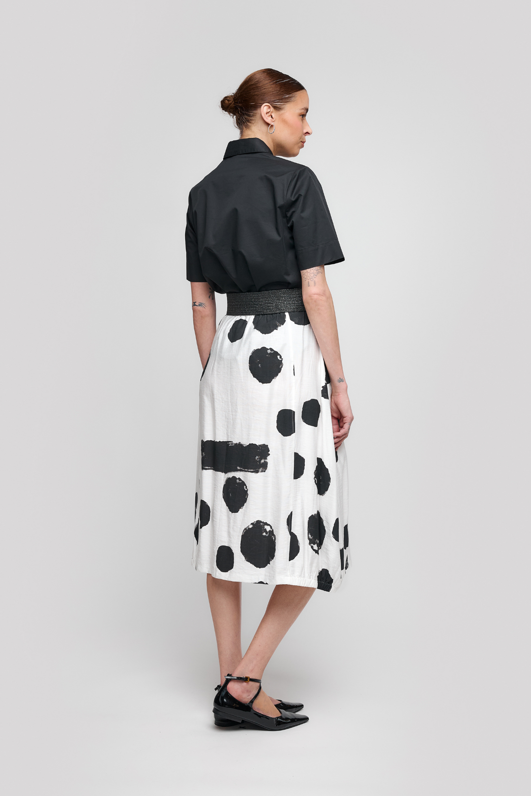 uchuu-cs25-205-black-spot-midi-skirt-dotique-