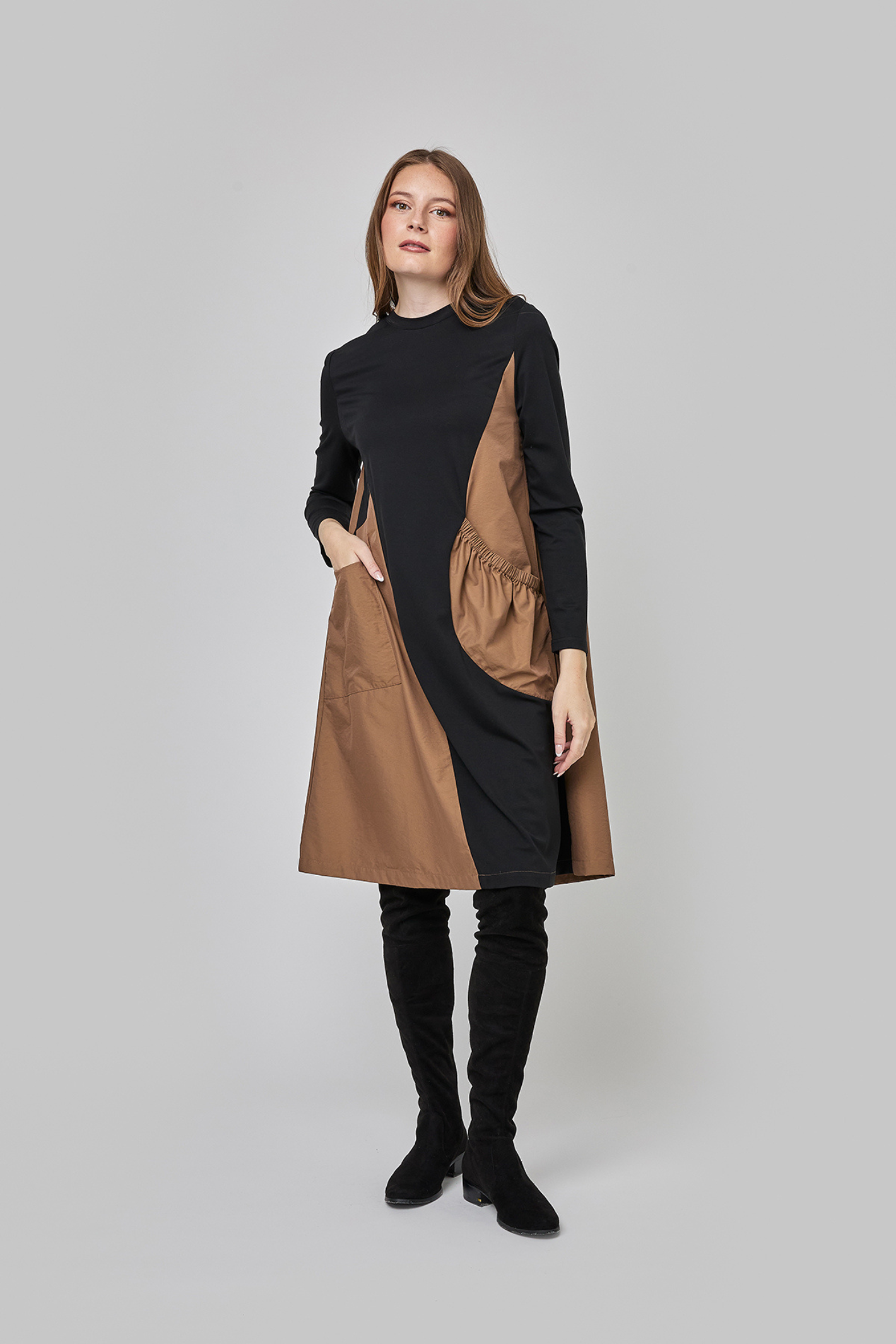 UCHUU CF25-006 Two-Tone Round Neck Dress