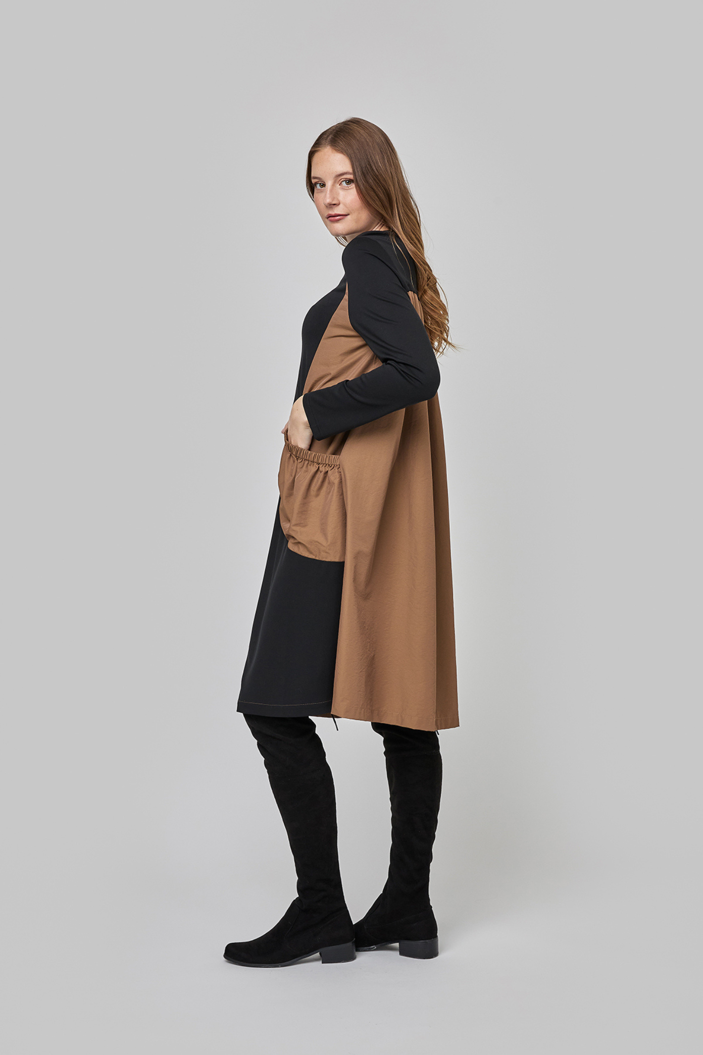 UCHUU CF25-006 Two-Tone Round Neck Dress