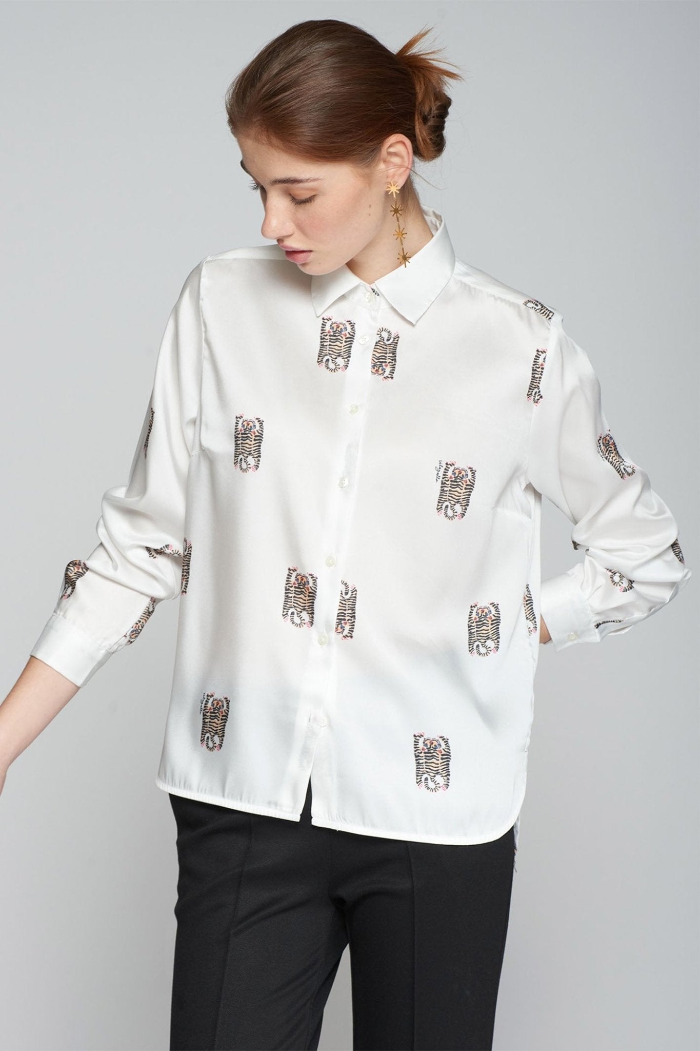Model wearing Vilagallo 31845 Tiger Print Crush Shirt by Vilagallo with tiger motifs, shop Vilagallo at Dotique