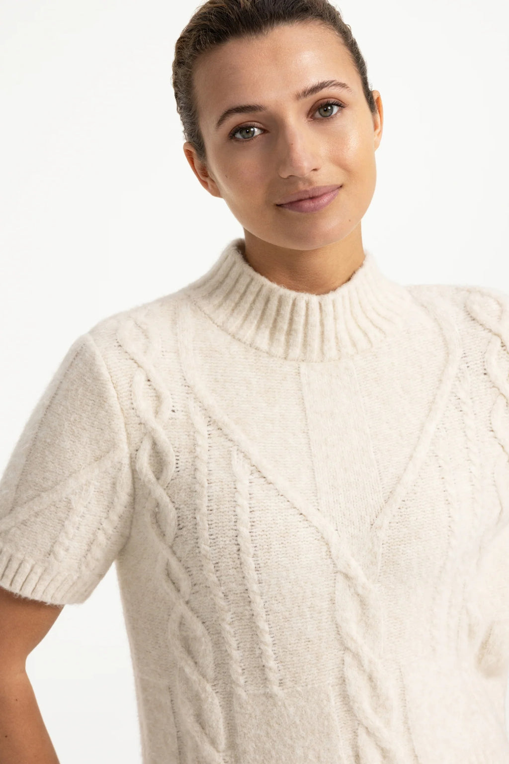 Shop the YAYA Cable Knit Short Sleeve Jumper in Off White Melange at Dotique. A textured cable knit with a mock neck, short sleeves and a regular fit.