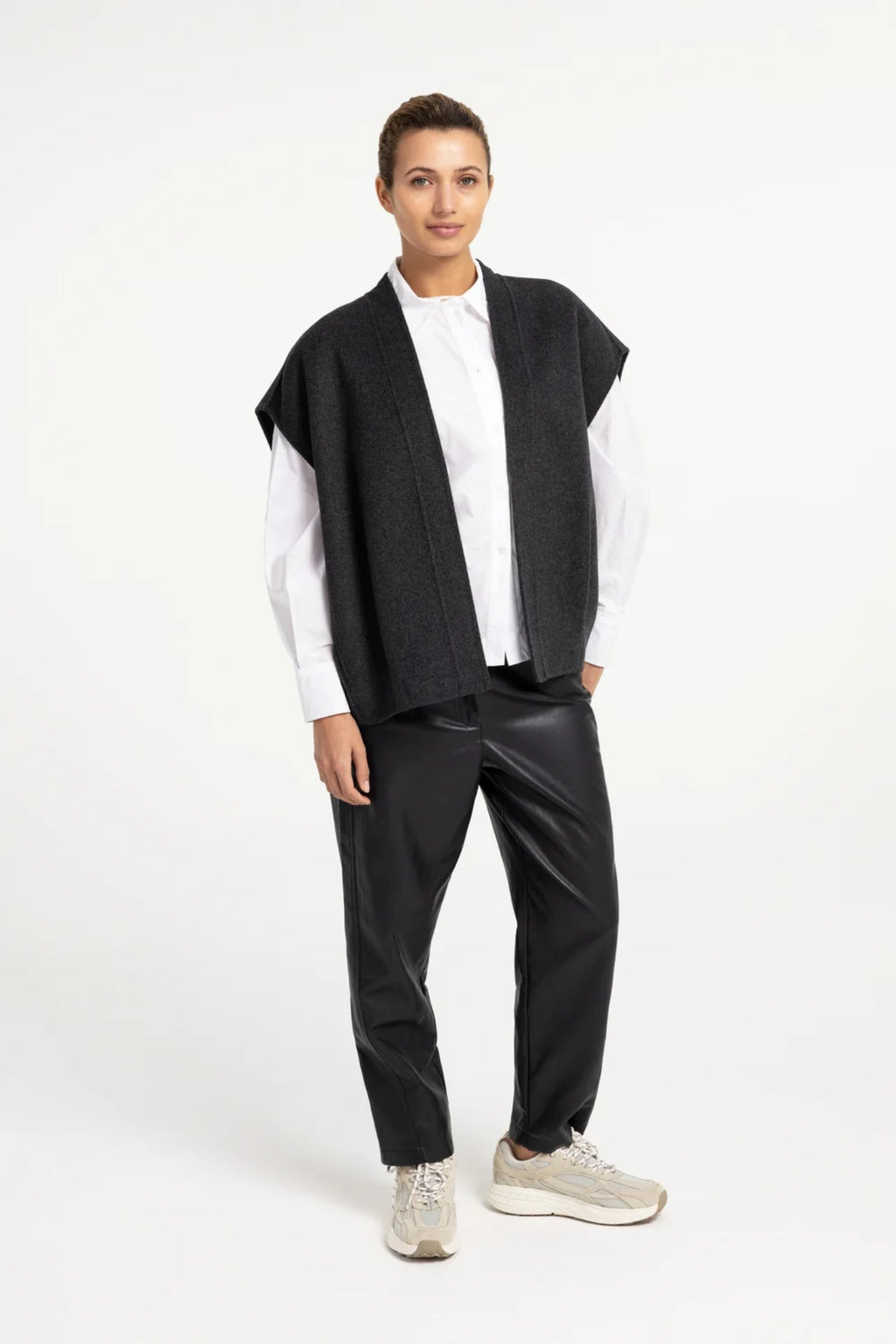 YAYA Faux Leather Carrot Fit Trousers - Hole Black 01-309289-609