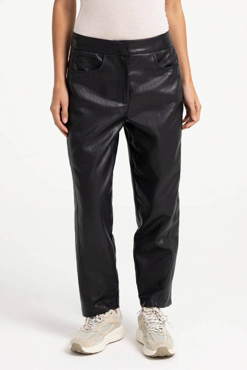 YAYA Faux Leather Carrot Fit Trousers - Hole Black 01-309289-609