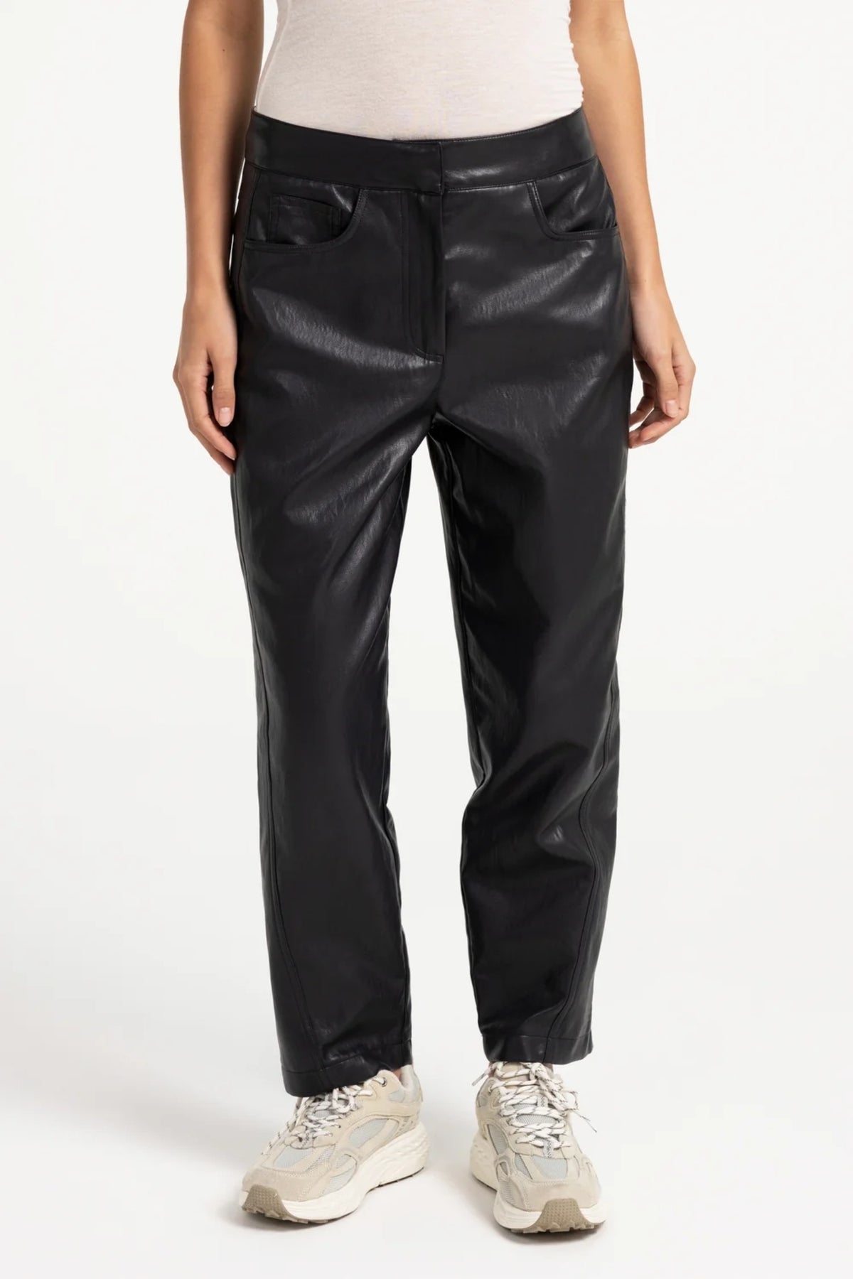 YAYA Faux Leather Carrot Fit Trousers - Hole Black 01-309289-609