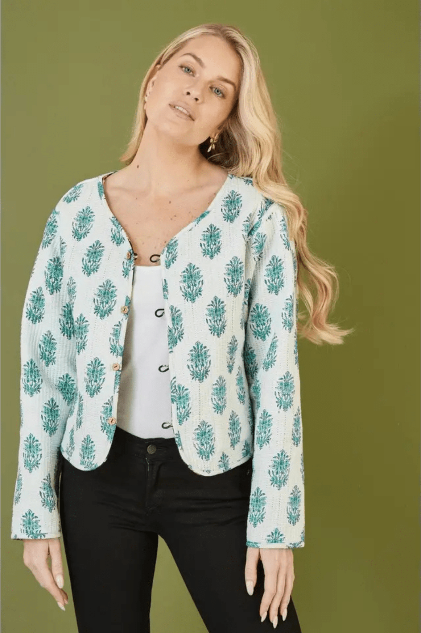 yumi-black-floral-print-reversible-cotton-cropped-quilted-jacket3