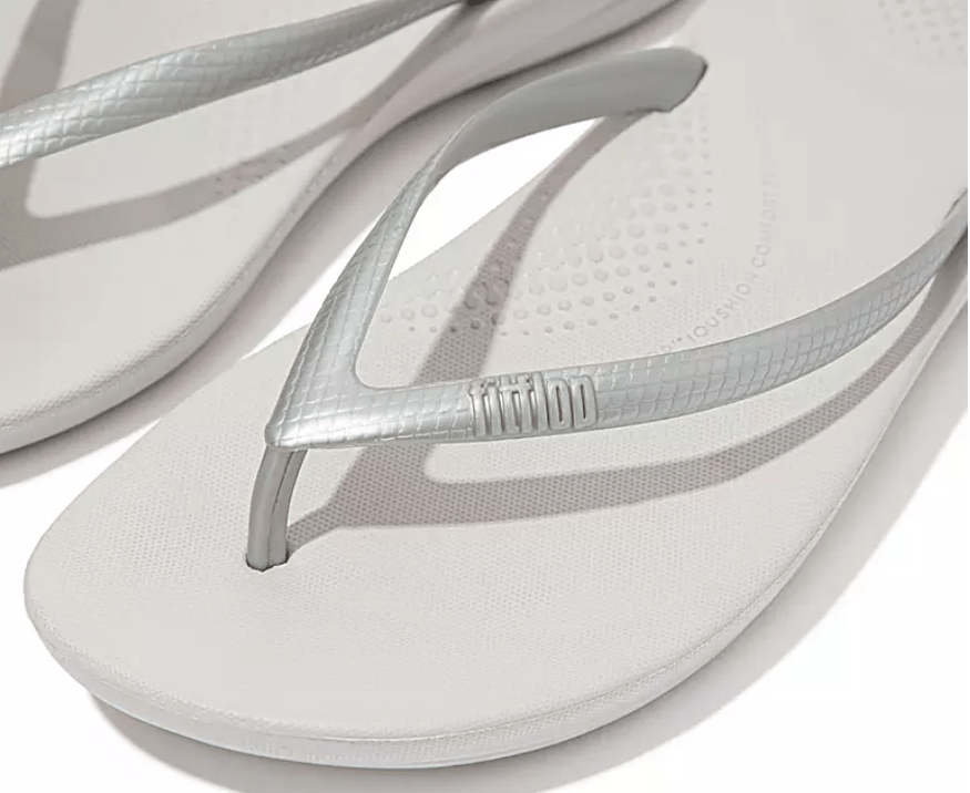FitFlop IQUSHION Ergonomic Flip - Flops Silver | Dotique - Dotique - Dotique