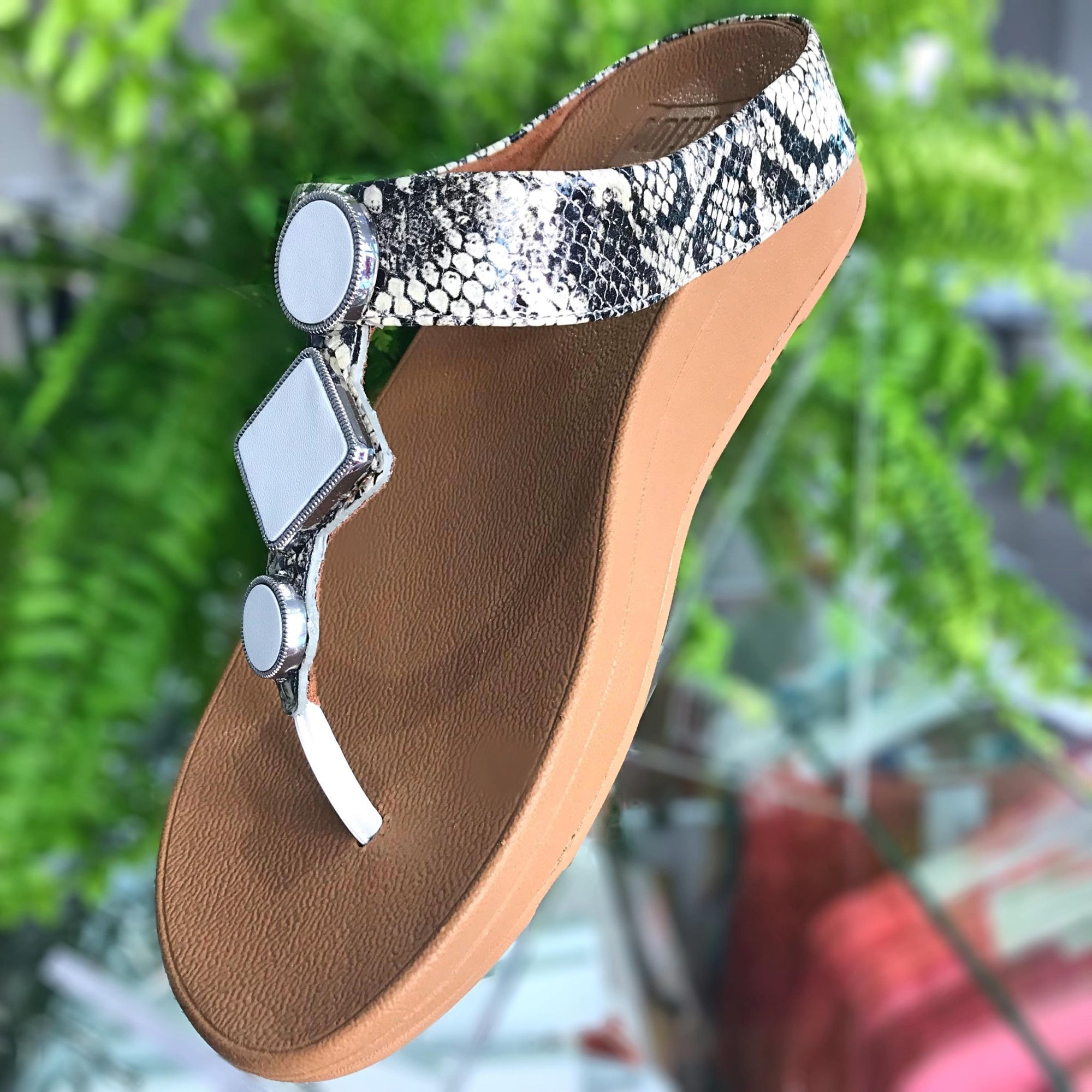 FitFlop Leia Exotic Toe-Post Sandals Urban White Snake Mix 1 Dotique