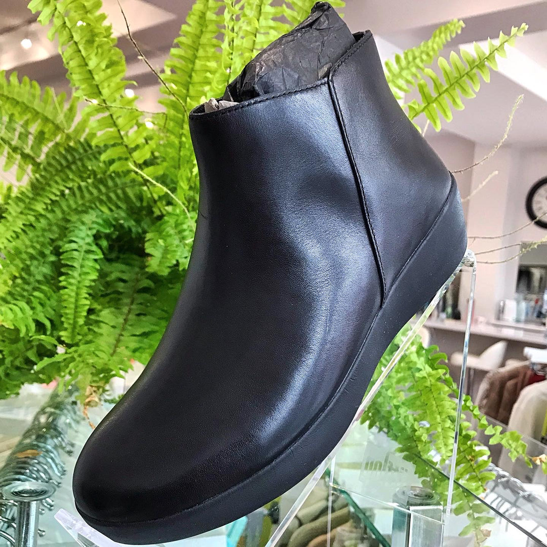 FitFlop Sumi Black Leather Ankle Boot