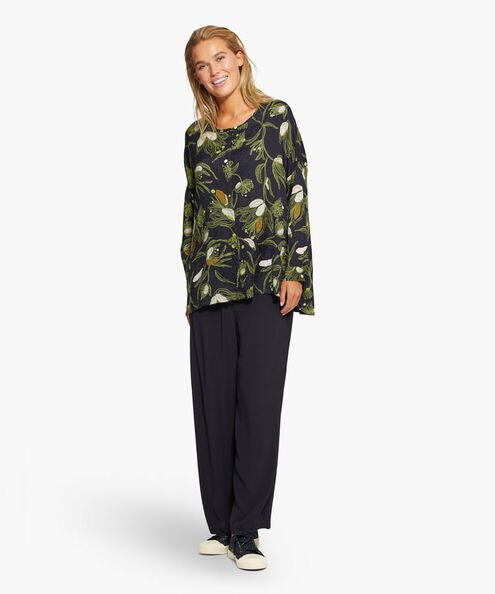 Masai Green Sheen Ira Shirt Lifestyle 2 | Dotique