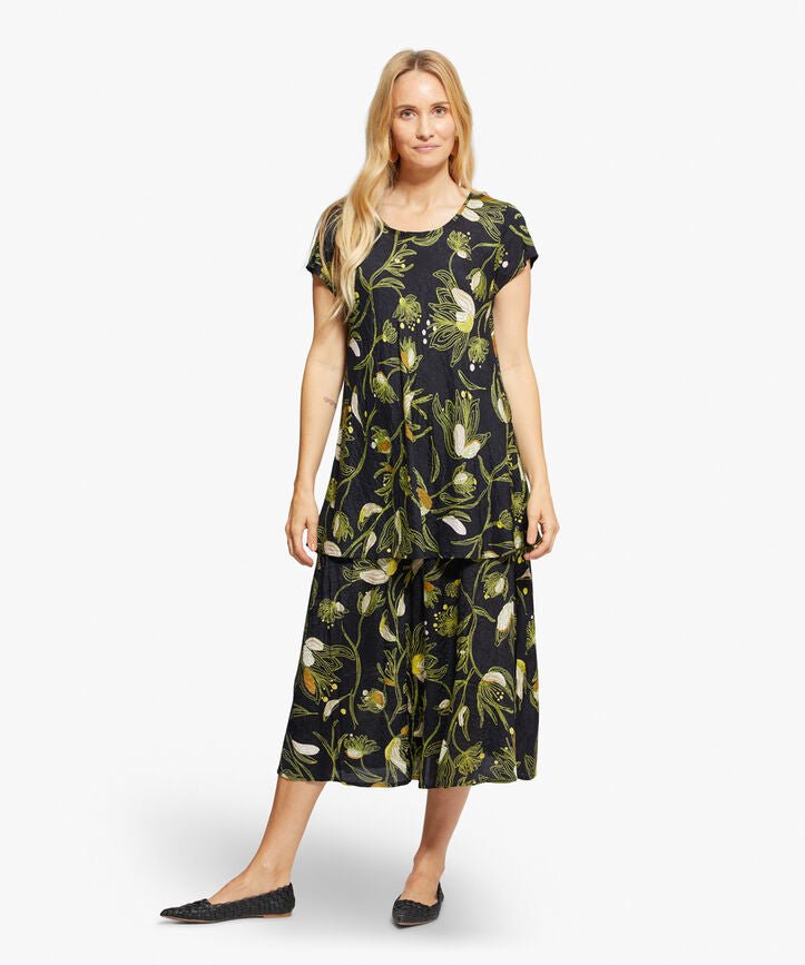 Masai Green Sheen Sondra Skirt Lifestyle 2 | Dotique