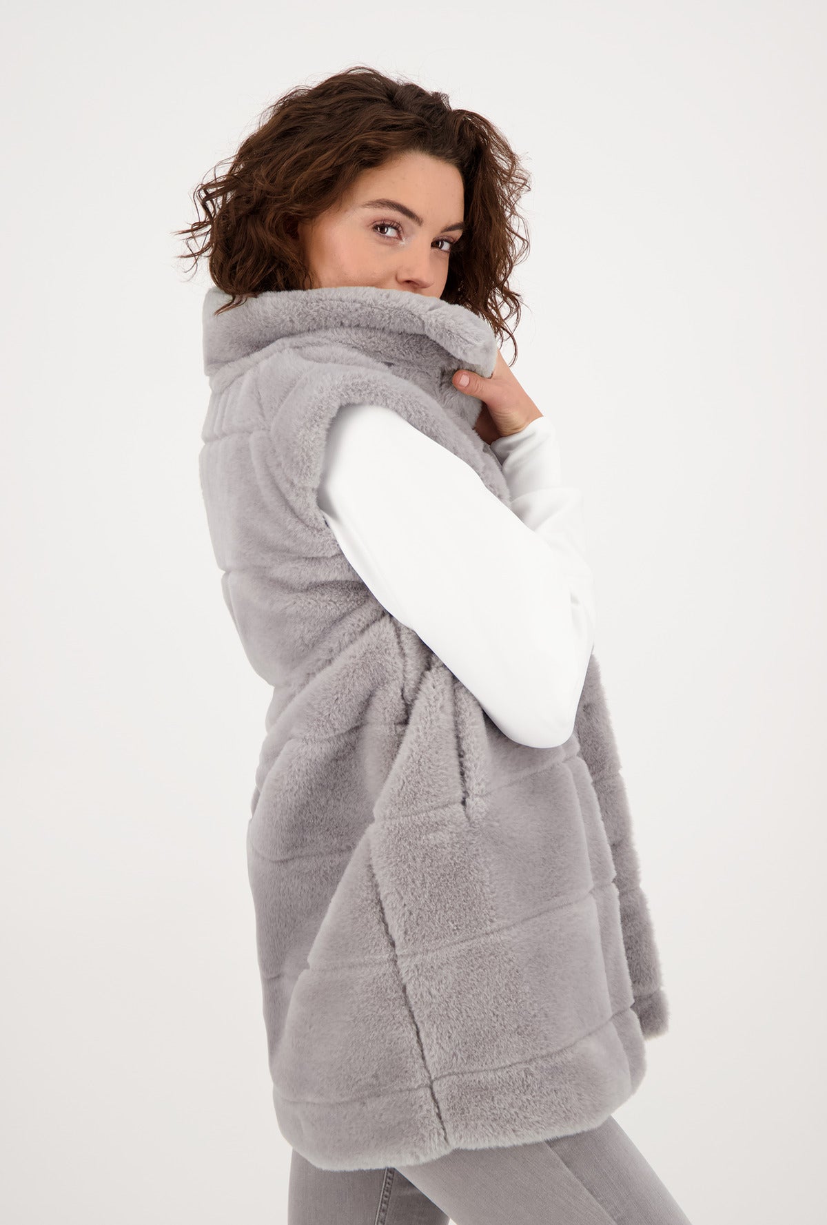 Monari 805667 Cloud Faux Fur Gilet Lifestyle Back 2 | Dotique