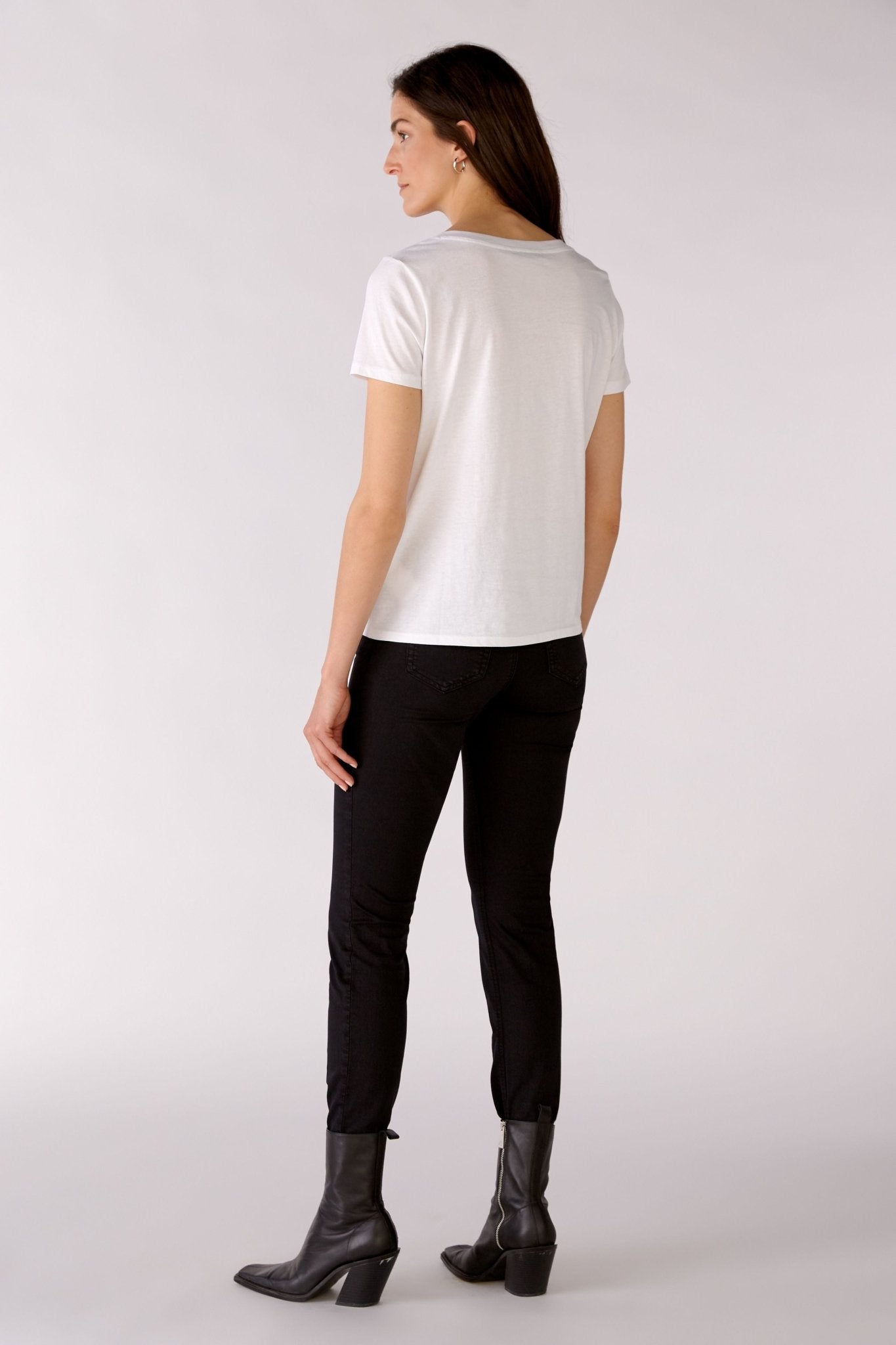 Oui 76717 T-Shirt Col 1002 White Back Lifestyle | Dotique