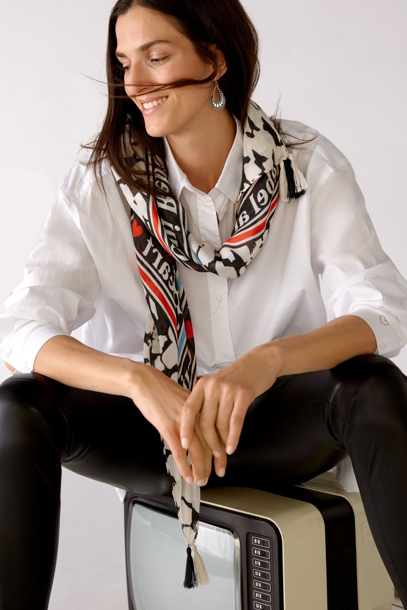 Oui 77146 Scarf  Front | Dotique 2